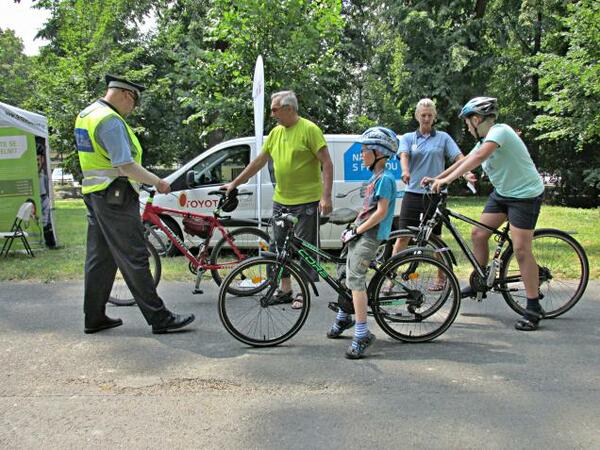 na kole jen s prilbou 2 | Statutární město Opava