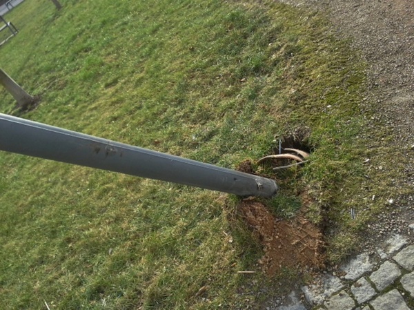 poskozena lampa 3 | Statutární město Opava